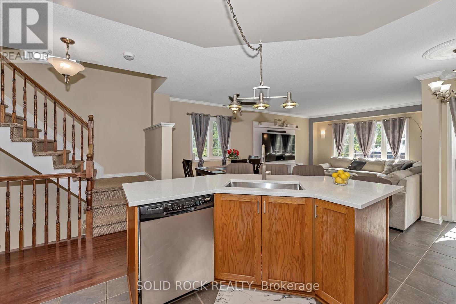 162 Stedman Street, Ottawa, Ontario  K1T 0B5 - Photo 6 - X12190614
