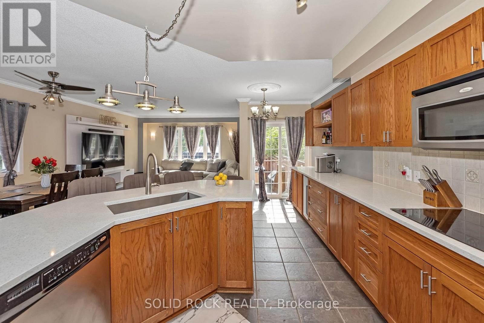162 Stedman Street, Ottawa, Ontario  K1T 0B5 - Photo 7 - X12190614
