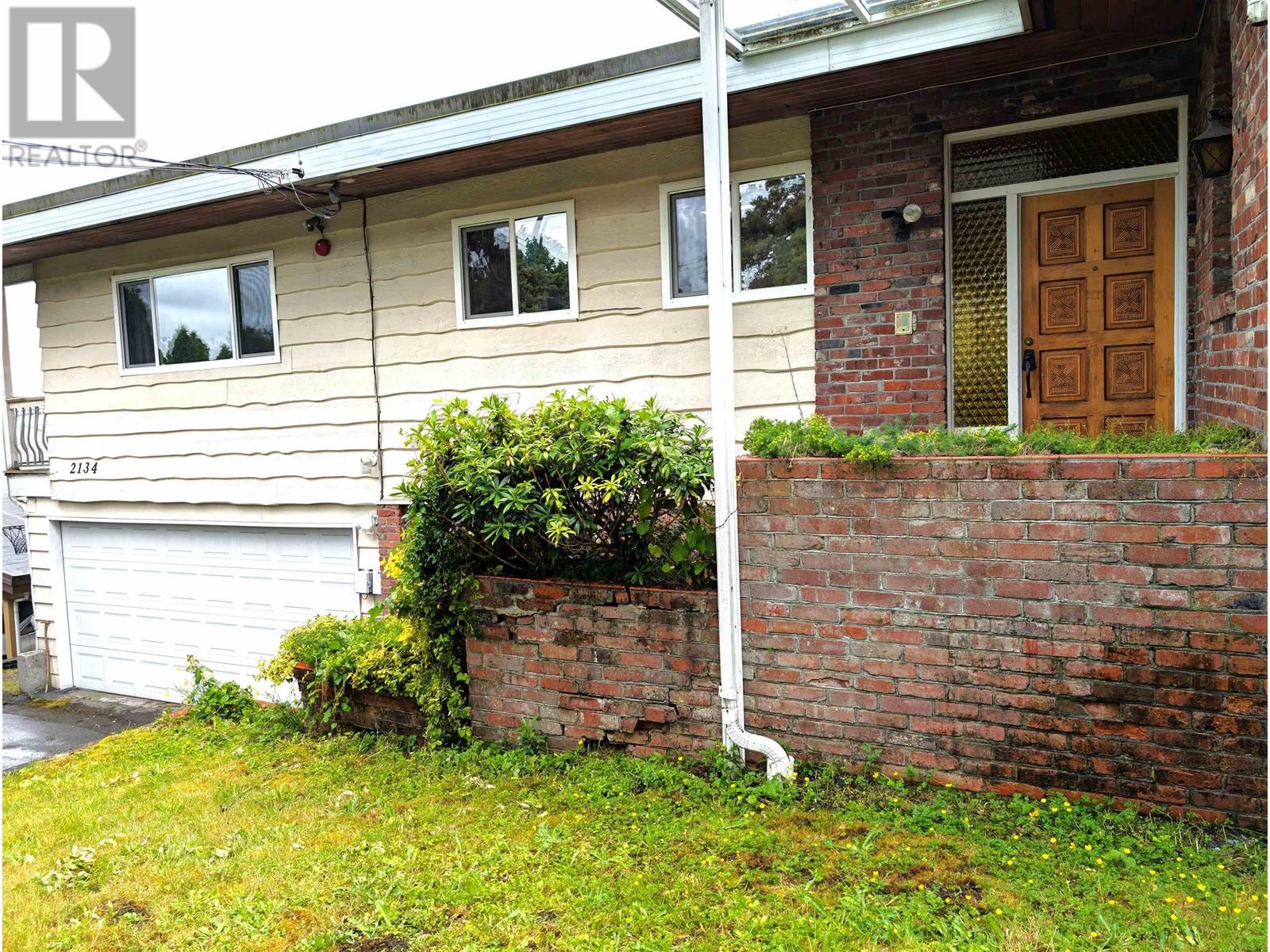 2134 Cape Horn Avenue, Coquitlam, British Columbia  V3K 1J3 - Photo 2 - R3009879