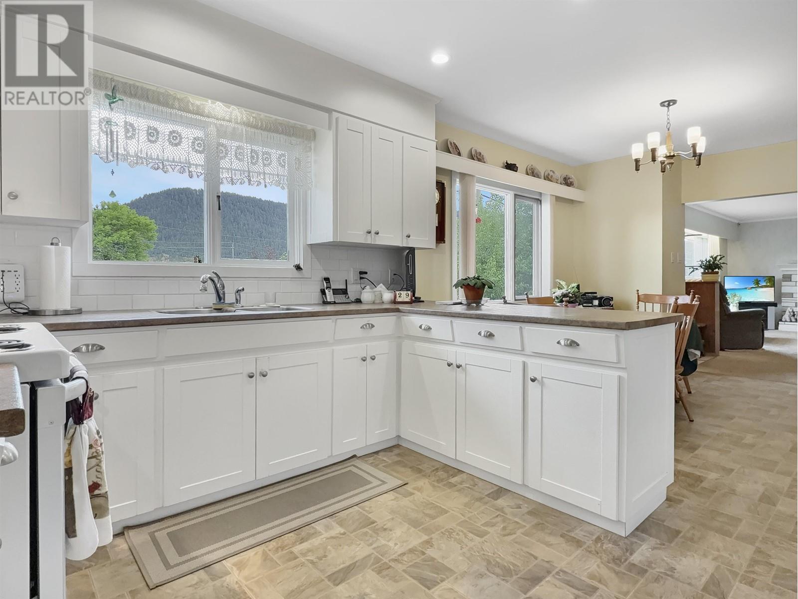 Property at 2014 2ND AVENUE image 4
