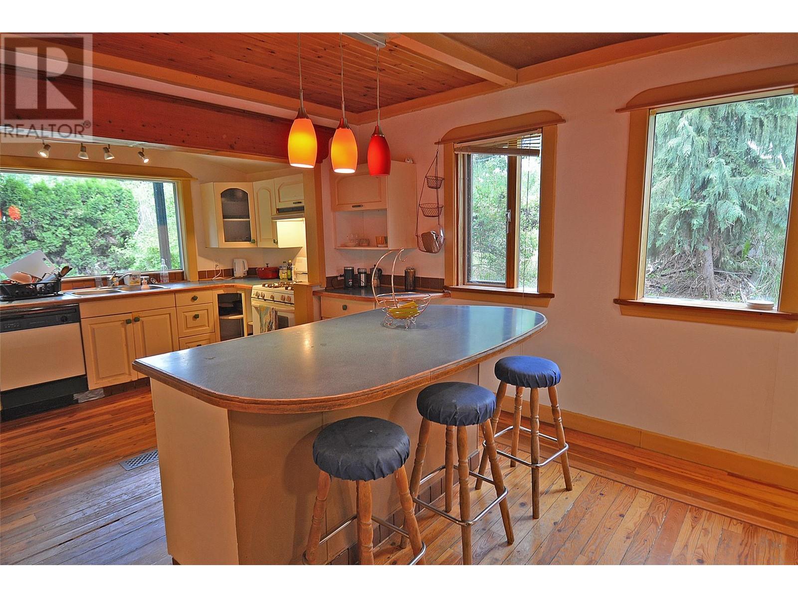 2022 Creek Street, Nelson, BC V1L1M7