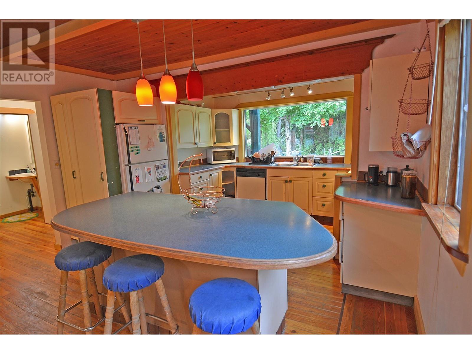2022 Creek Street, Nelson, BC V1L1M7