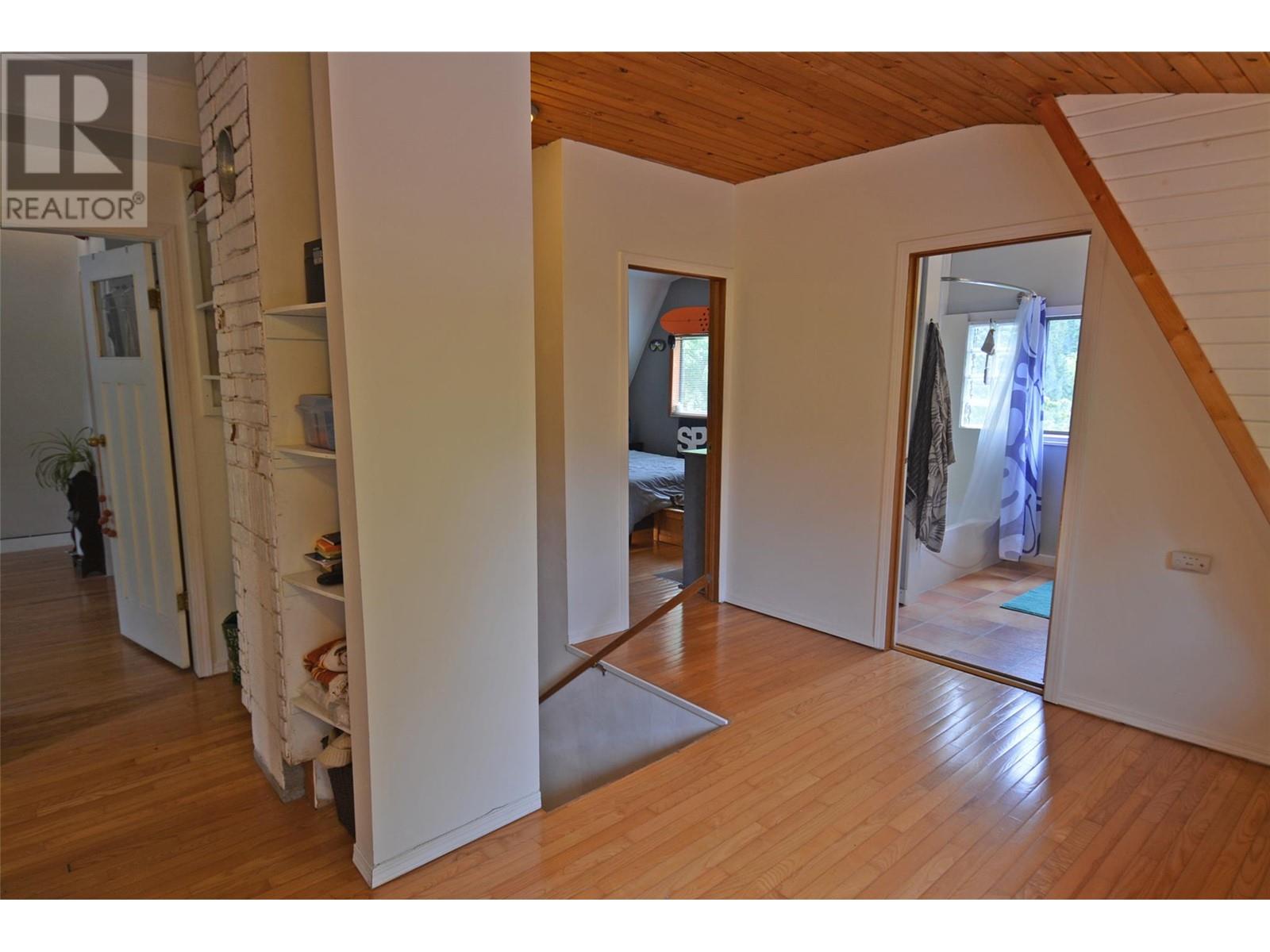 2022 Creek Street, Nelson, BC V1L1M7