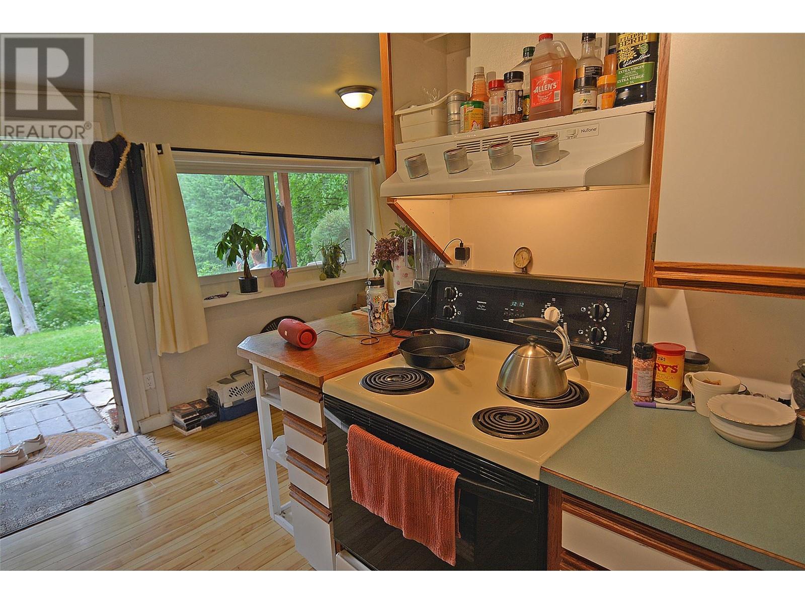 2022 Creek Street, Nelson, BC V1L1M7