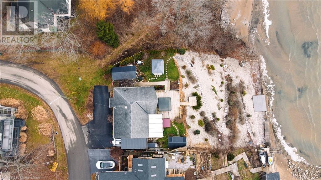 Property at 2023 MAPLE Boulevard image 2