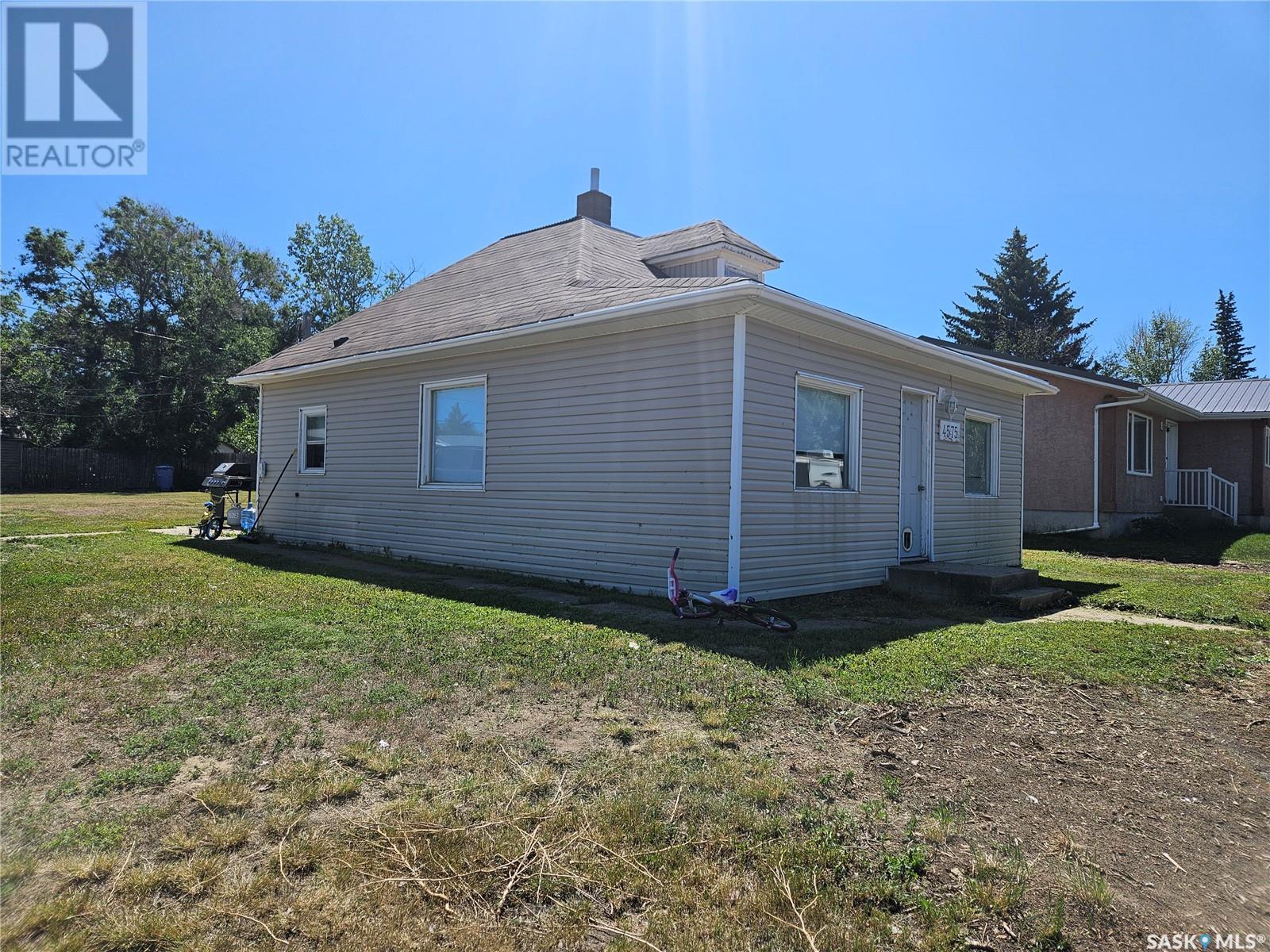 4575 Price Avenue, Gull Lake, Saskatchewan  S0N 1A0 - Photo 2 - SK008025