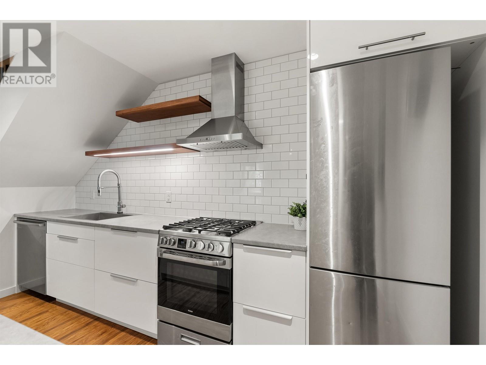 955 E 4th Street, North Vancouver, British Columbia  V7L 1K3 - Photo 26 - R3009931