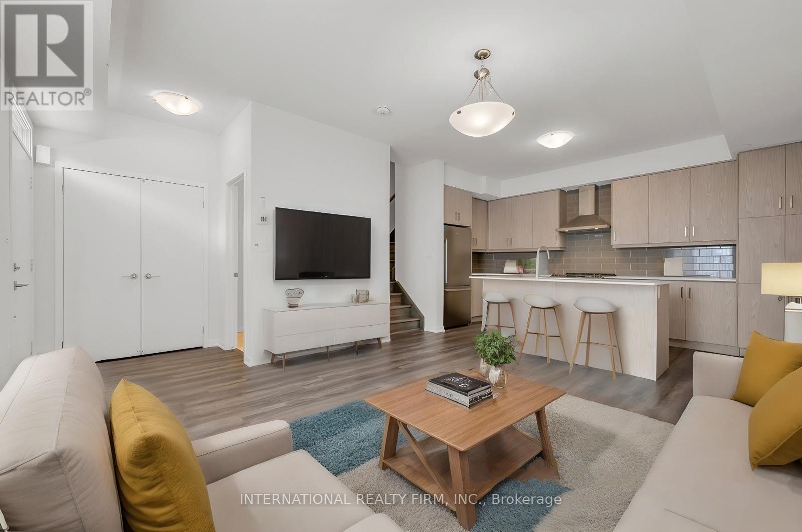 Th 376 - 80 Honeycrisp Crescent, Vaughan, Ontario  L4K 0N7 - Photo 4 - N12190588