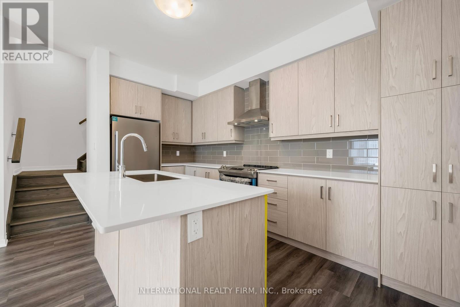 Th 376 - 80 Honeycrisp Crescent, Vaughan, Ontario  L4K 0N7 - Photo 6 - N12190588
