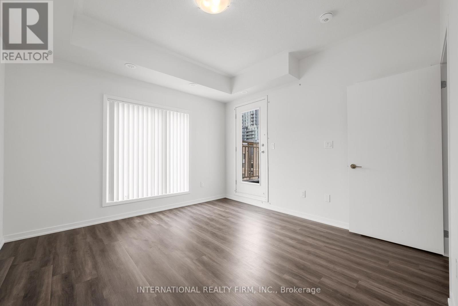 Th 376 - 80 Honeycrisp Crescent, Vaughan, Ontario  L4K 0N7 - Photo 8 - N12190588