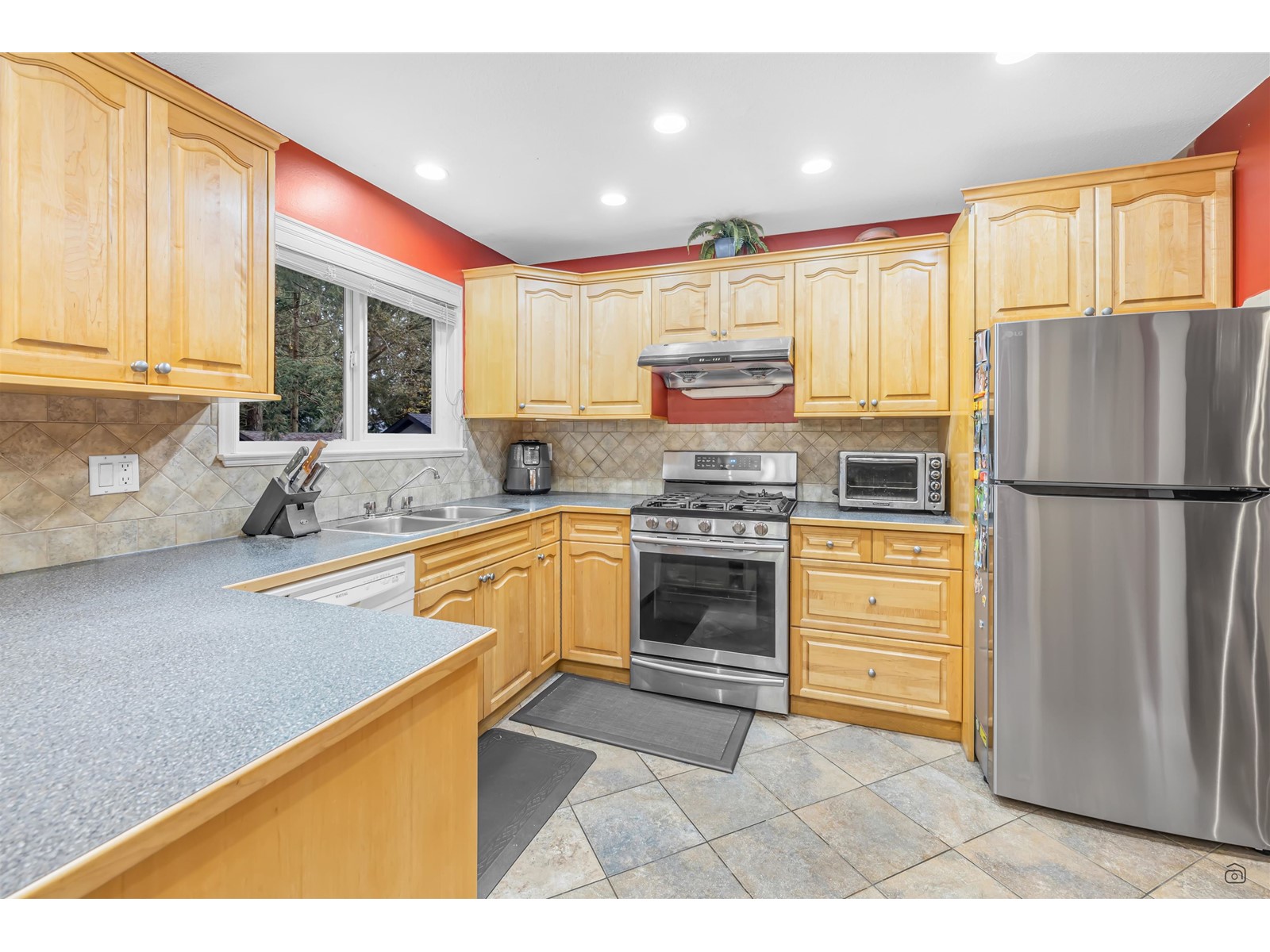 13277 64a Avenue, Surrey, British Columbia  V3W 7H9 - Photo 12 - R3008756