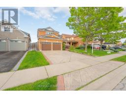 74 PORCHLIGHT ROAD, Brampton, Ontario
