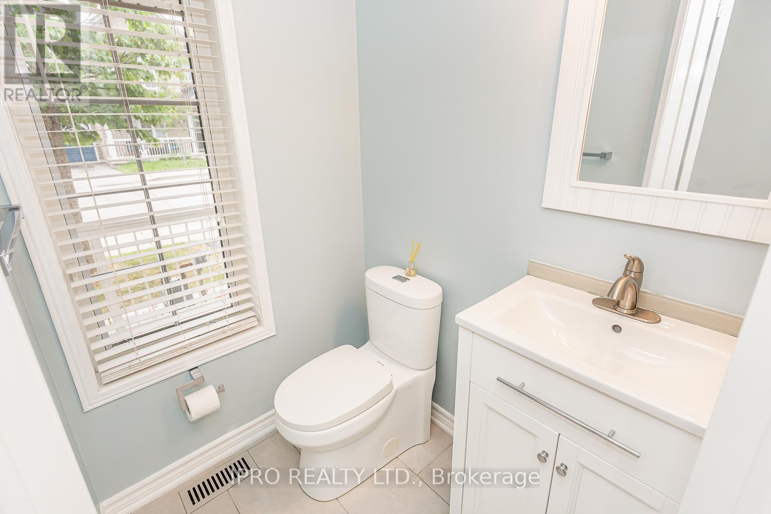 2410 Emerson Drive, Burlington, Ontario  L7L 7M3 - Photo 12 - W12190587
