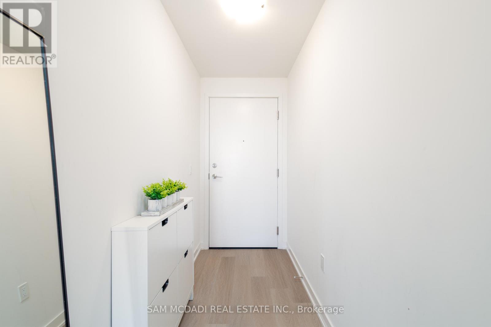 521 - 859 The Queensway, Toronto (Stonegate-Queensway), Ontario  M8Z 1N8 - Photo 5 - W12190598
