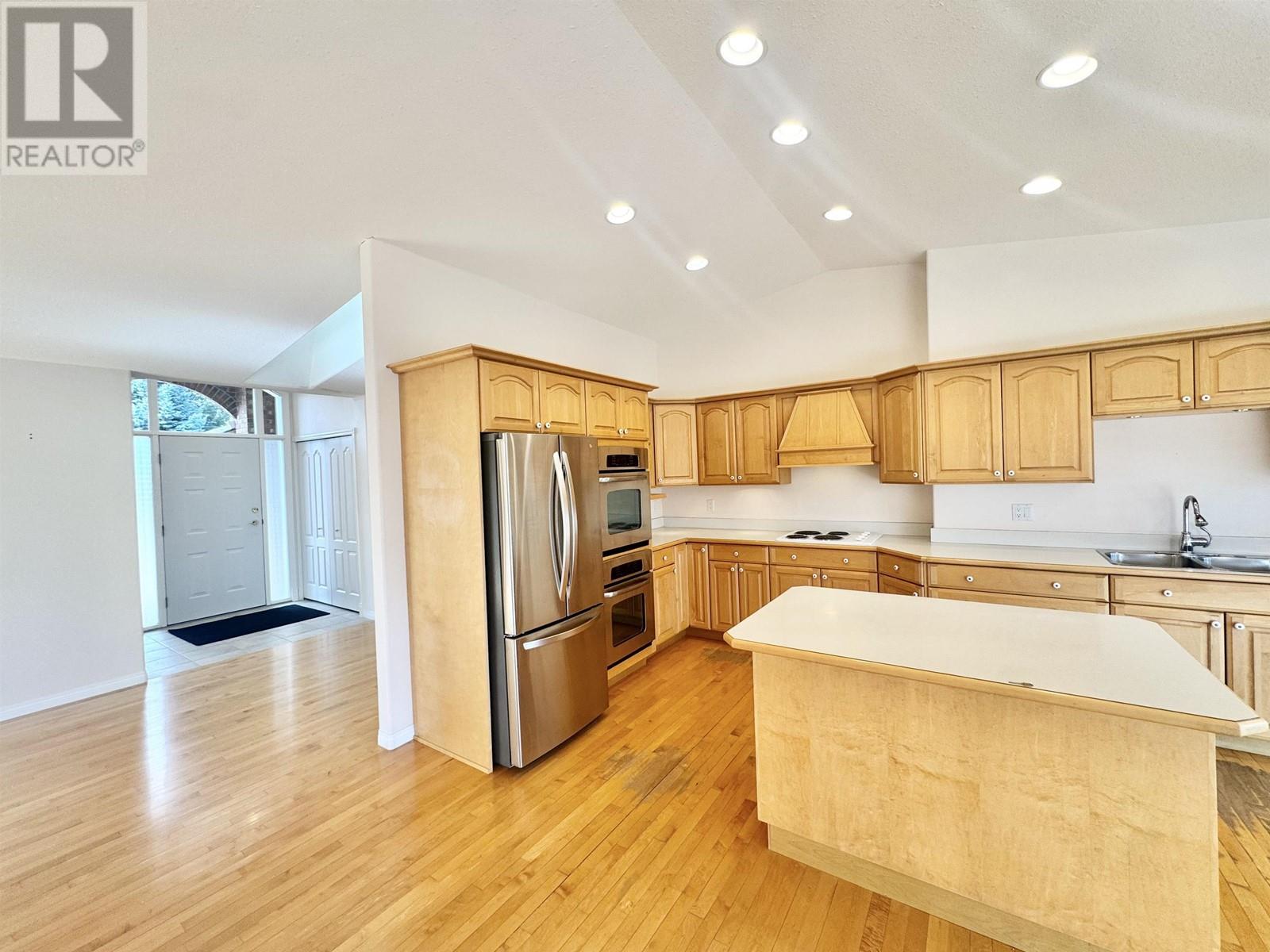 Property at 145 EVERGREEN CRESCENT image 5