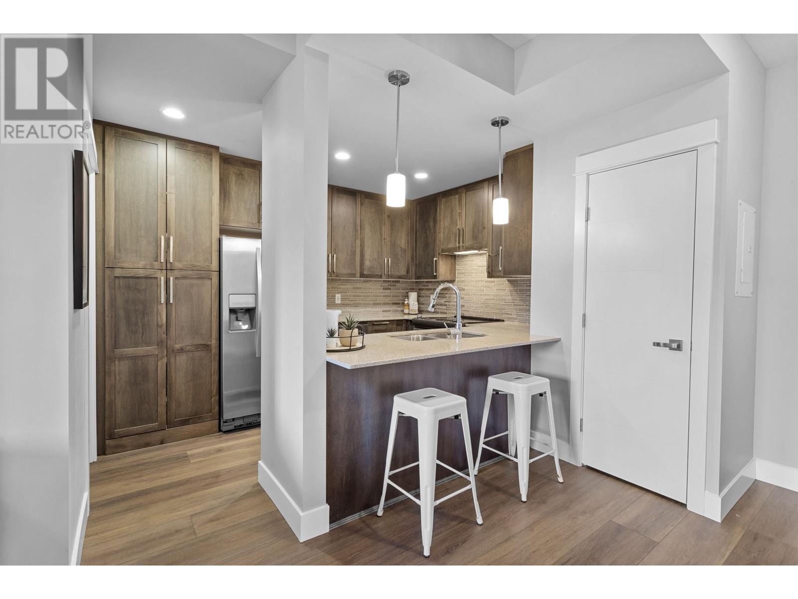 402 2495 WILSON AVENUE, Port Coquitlam, British Columbia