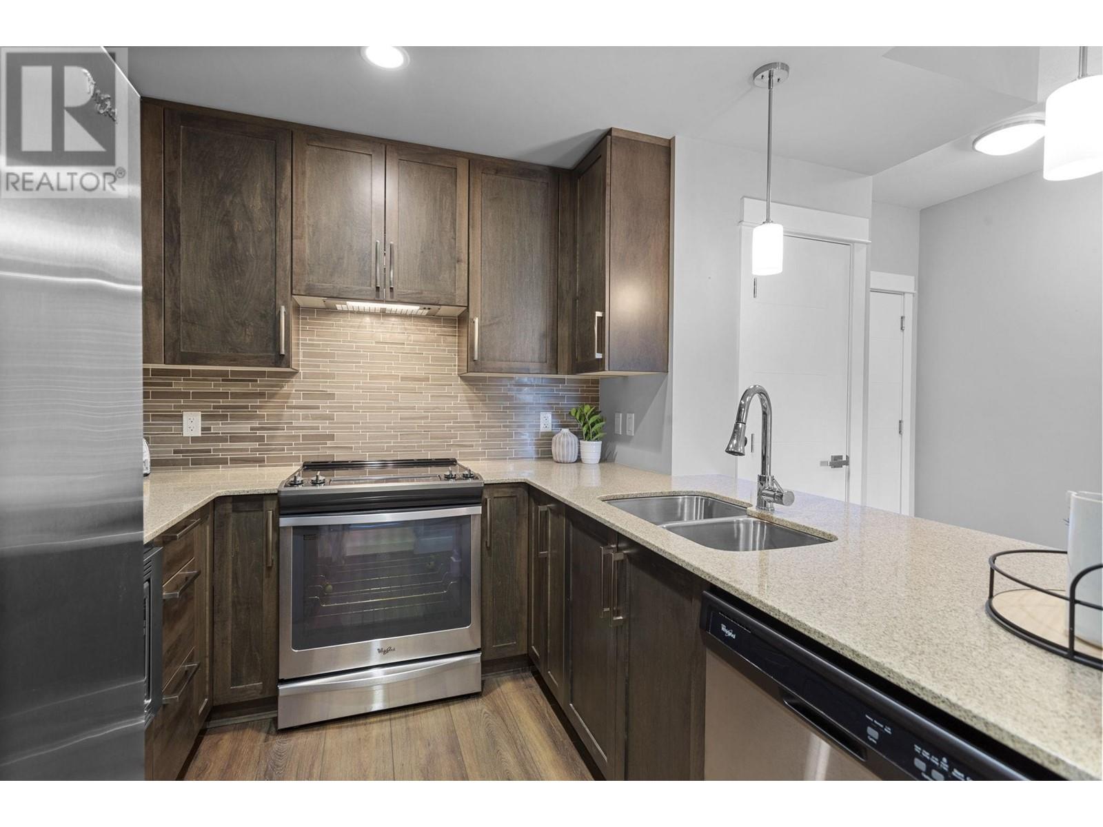 402 2495 Wilson Avenue, Port Coquitlam, British Columbia  V3C 0E4 - Photo 2 - R3010075