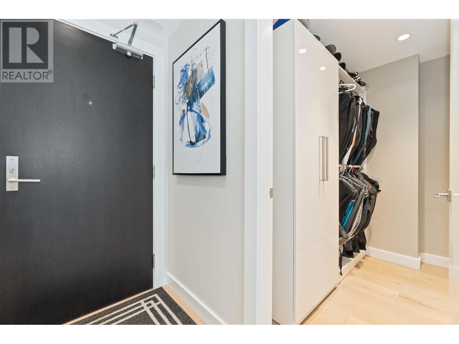 1205 1372 Seymour Street, Vancouver, British Columbia  V6B 0L1 - Photo 2 - R3010086