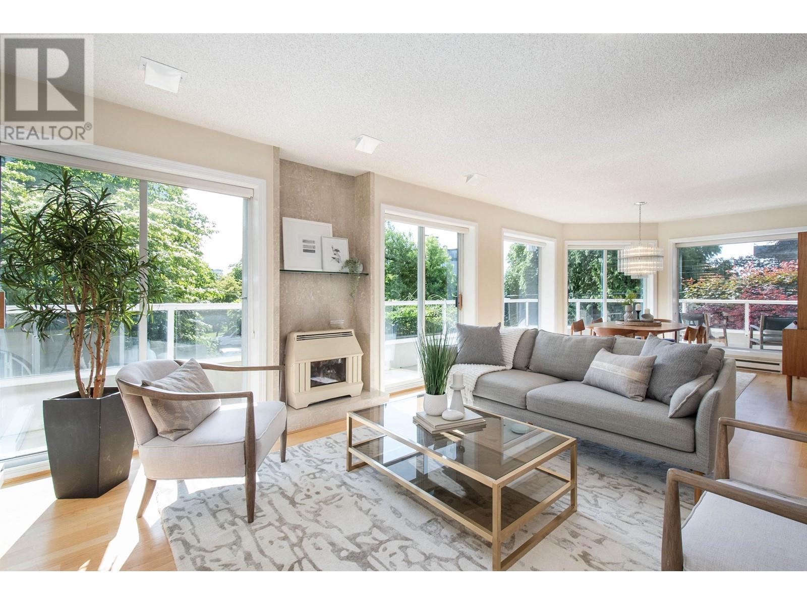 1 1717 DUCHESS AVENUE, West Vancouver, British Columbia