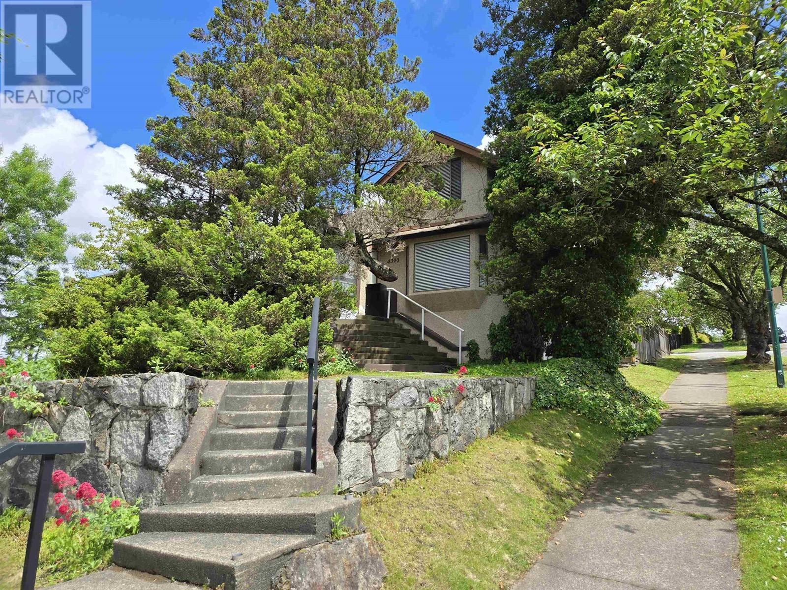 4390 Nanaimo Street, Vancouver, British Columbia  V5N 5J1 - Photo 2 - R3010106