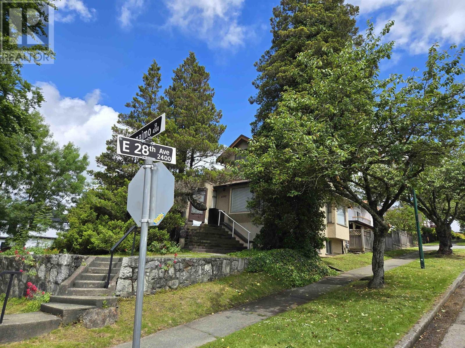 4390 Nanaimo Street, Vancouver, British Columbia  V5N 5J1 - Photo 3 - R3010106