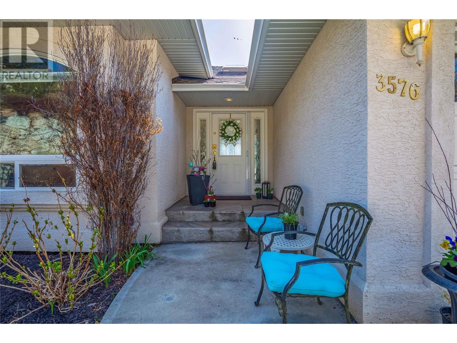 3576 Apple Way Boulevard, West Kelowna, BC V4T1Y7