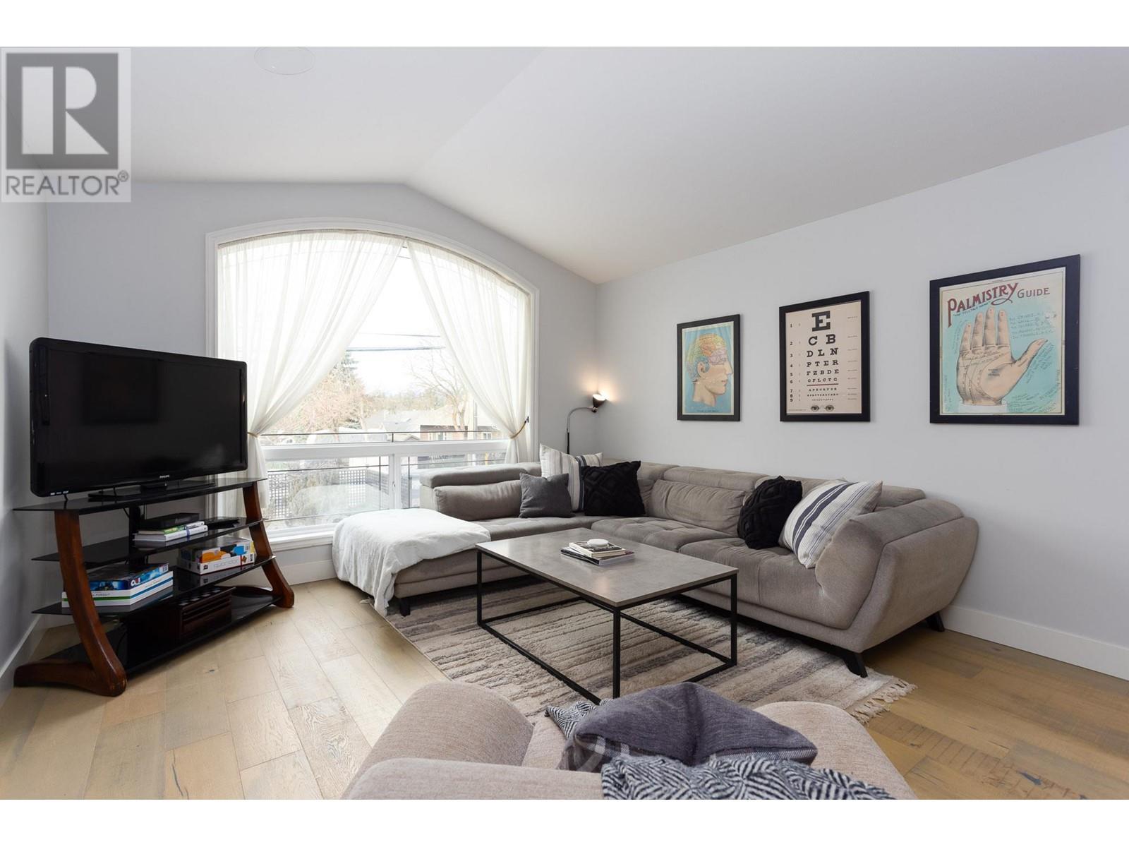 4661 Gordon Drive, Kelowna, BC V1W1T5