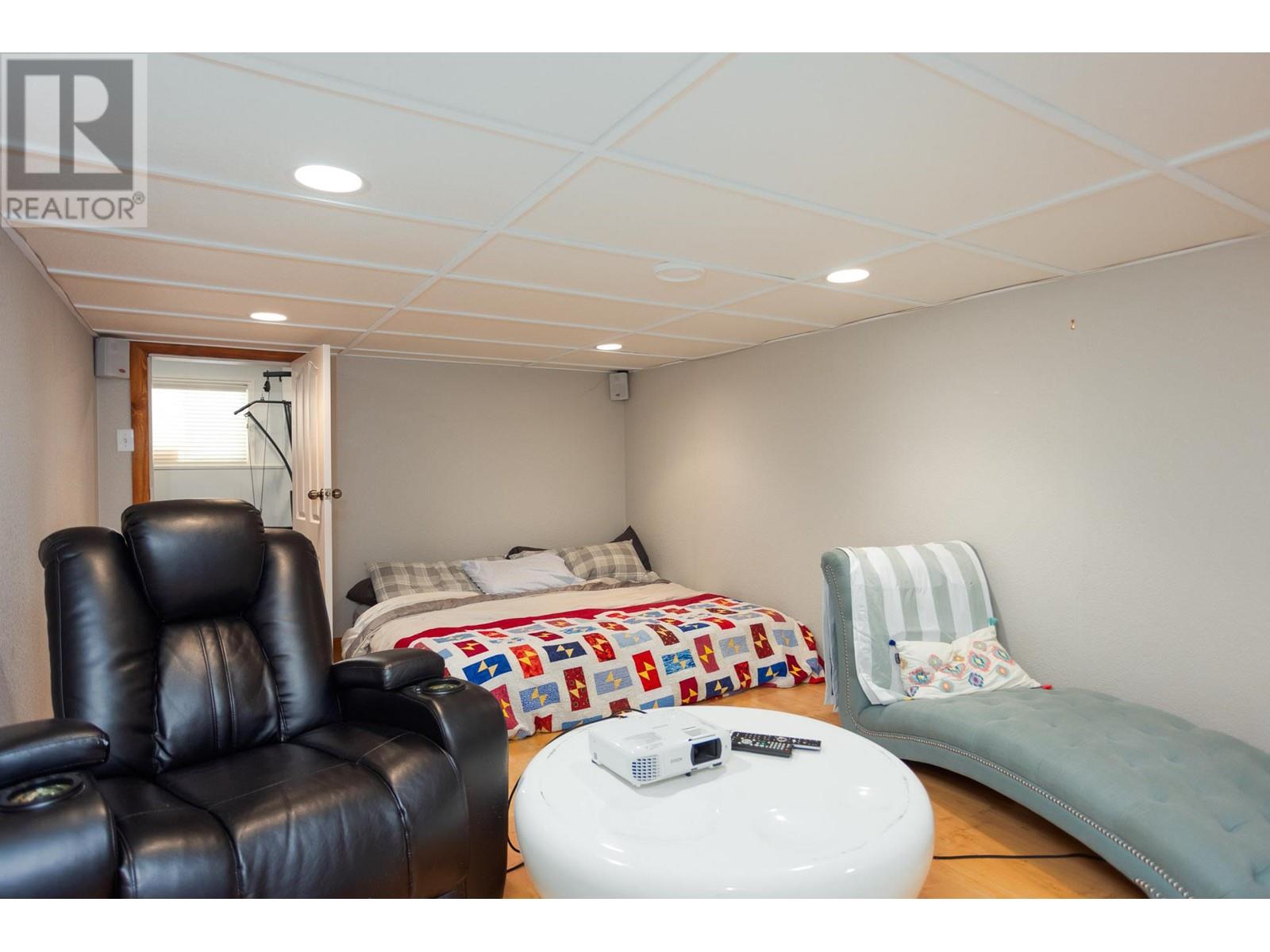 4661 Gordon Drive, Kelowna, BC V1W1T5