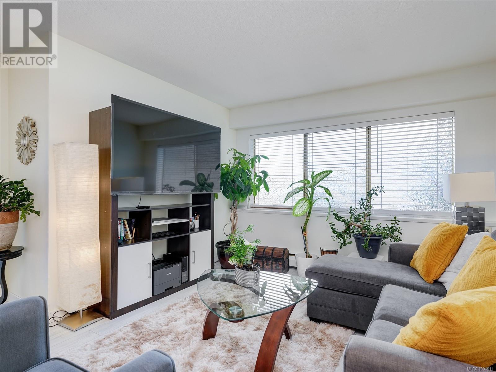 Property at 112 964 Heywood Ave image 3
