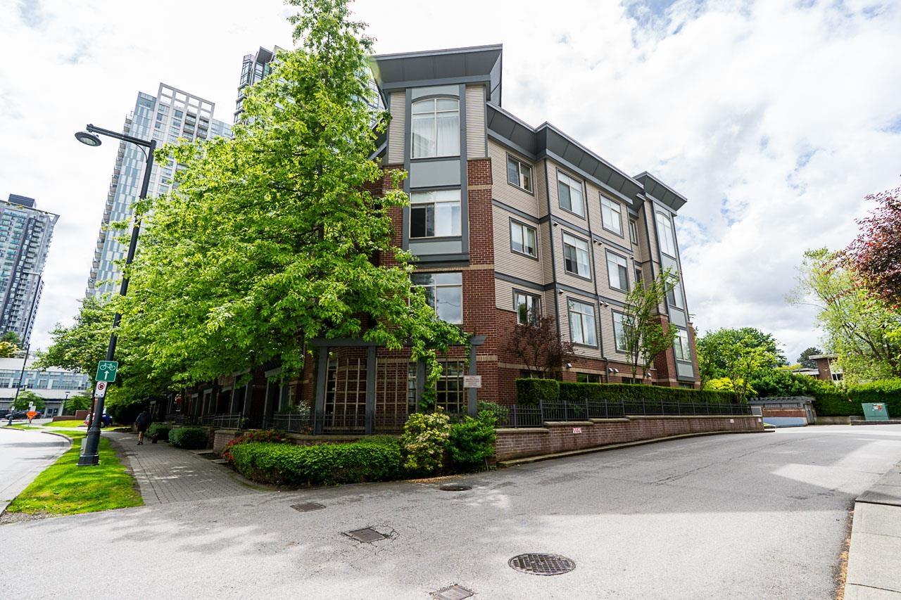 205 10455 UNIVERSITY DRIVE, Surrey, British Columbia