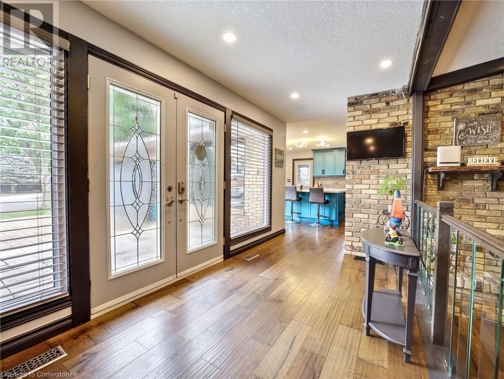 8 Westgate Circle, Brantford, Ontario  N3R 5W5 - Photo 4 - 40735886