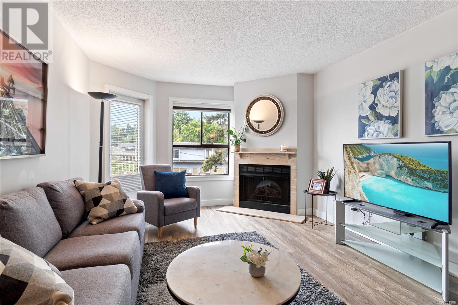 Property at 213 2815 Departure Bay Rd image 2
