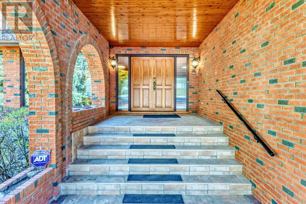 Property at 319 Heritage Place SW image 5