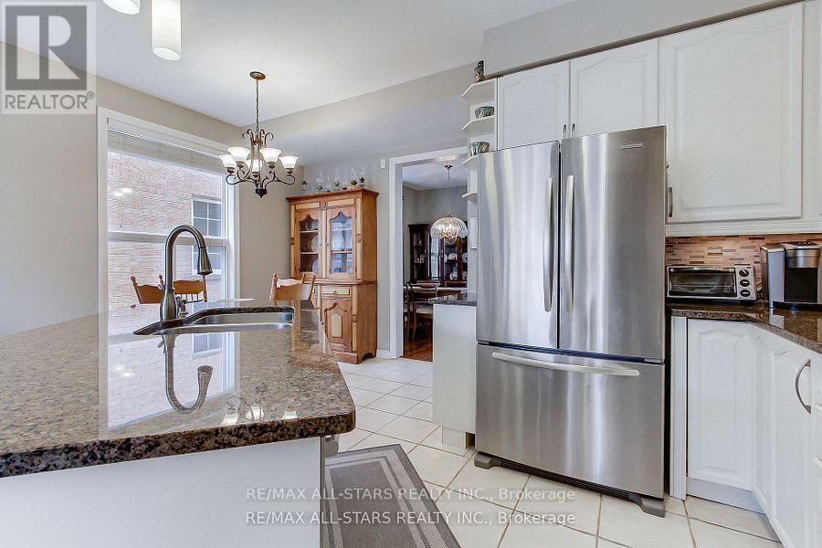 6 Christian Reesorpark Avenue, Markham, Ontario  L6B 1B6 - Photo 11 - N12190648