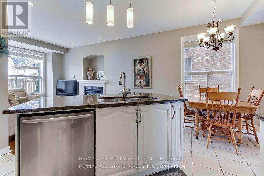 6 Christian Reesorpark Avenue, Markham, Ontario  L6B 1B6 - Photo 13 - N12190648