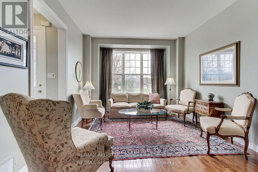 6 Christian Reesorpark Avenue, Markham, Ontario  L6B 1B6 - Photo 4 - N12190648
