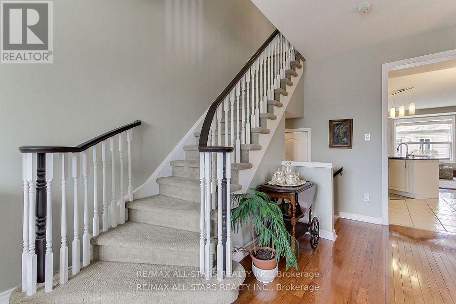 6 Christian Reesorpark Avenue, Markham, Ontario  L6B 1B6 - Photo 6 - N12190648