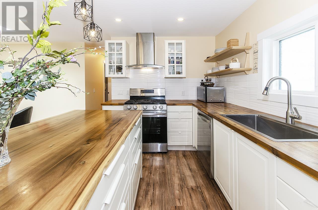 401 Raindance Crescent, West Vancouver, British Columbia  V7P 1C1 - Photo 9 - R3010137