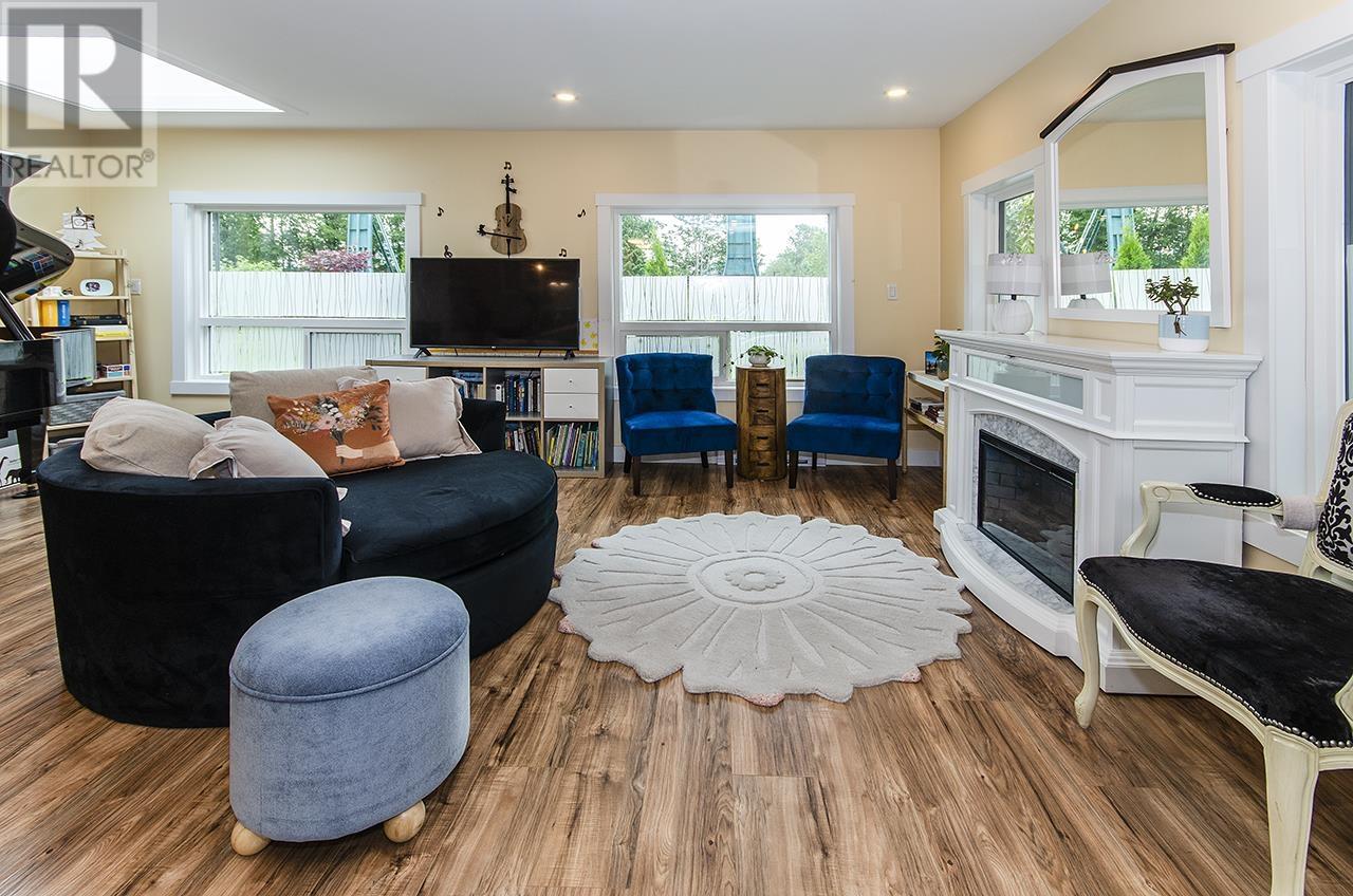 401 Raindance Crescent, West Vancouver, British Columbia  V7P 1C1 - Photo 1 - R3010137