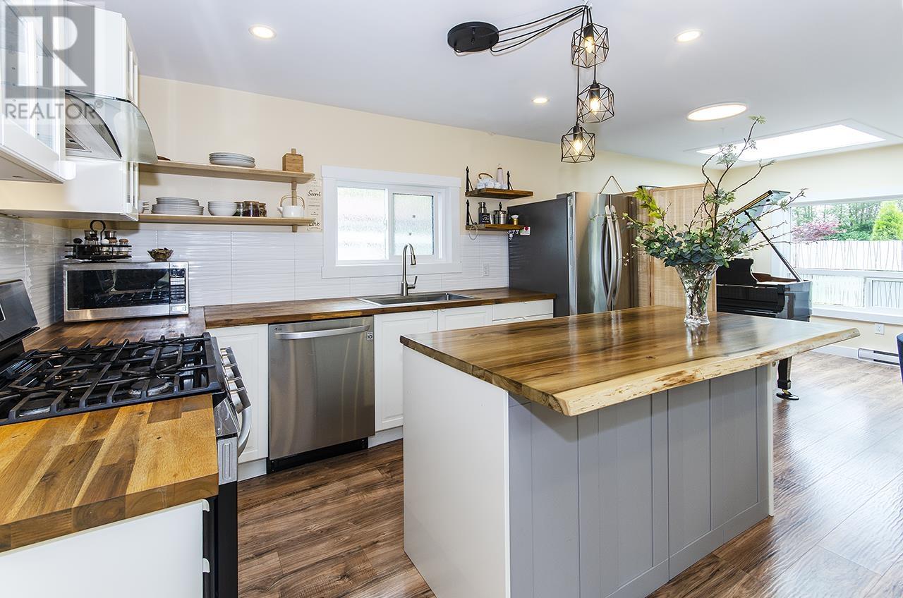 401 Raindance Crescent, West Vancouver, British Columbia  V7P 1C1 - Photo 7 - R3010137