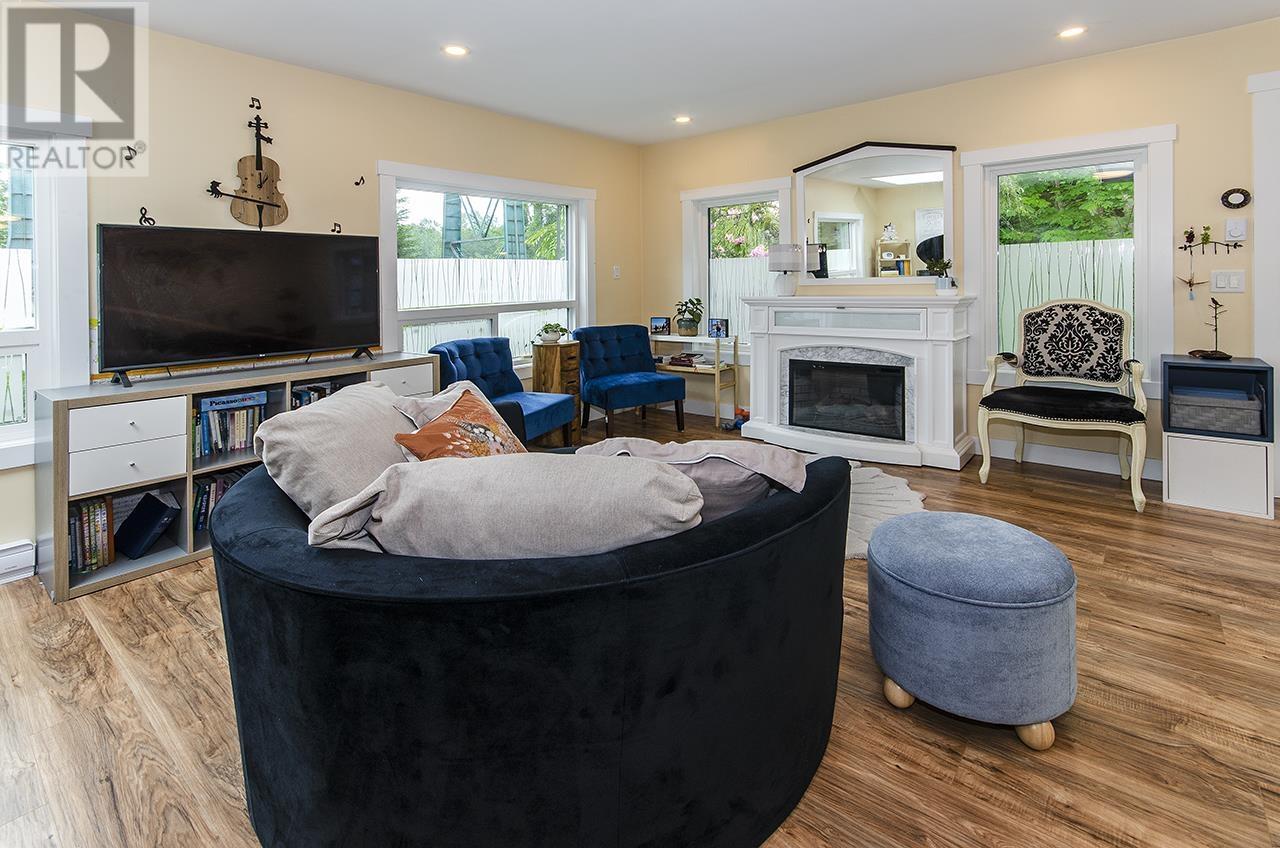 401 Raindance Crescent, West Vancouver, British Columbia  V7P 1C1 - Photo 4 - R3010137