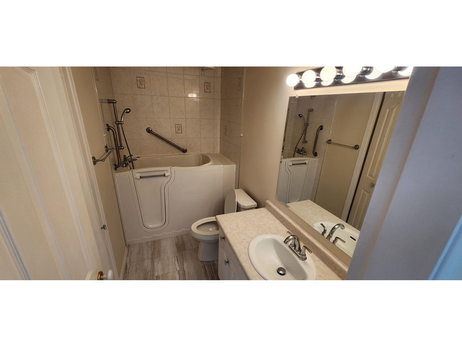 411 2626 Countess Street, Abbotsford, British Columbia  V2T 2V7 - Photo 15 - R3008128