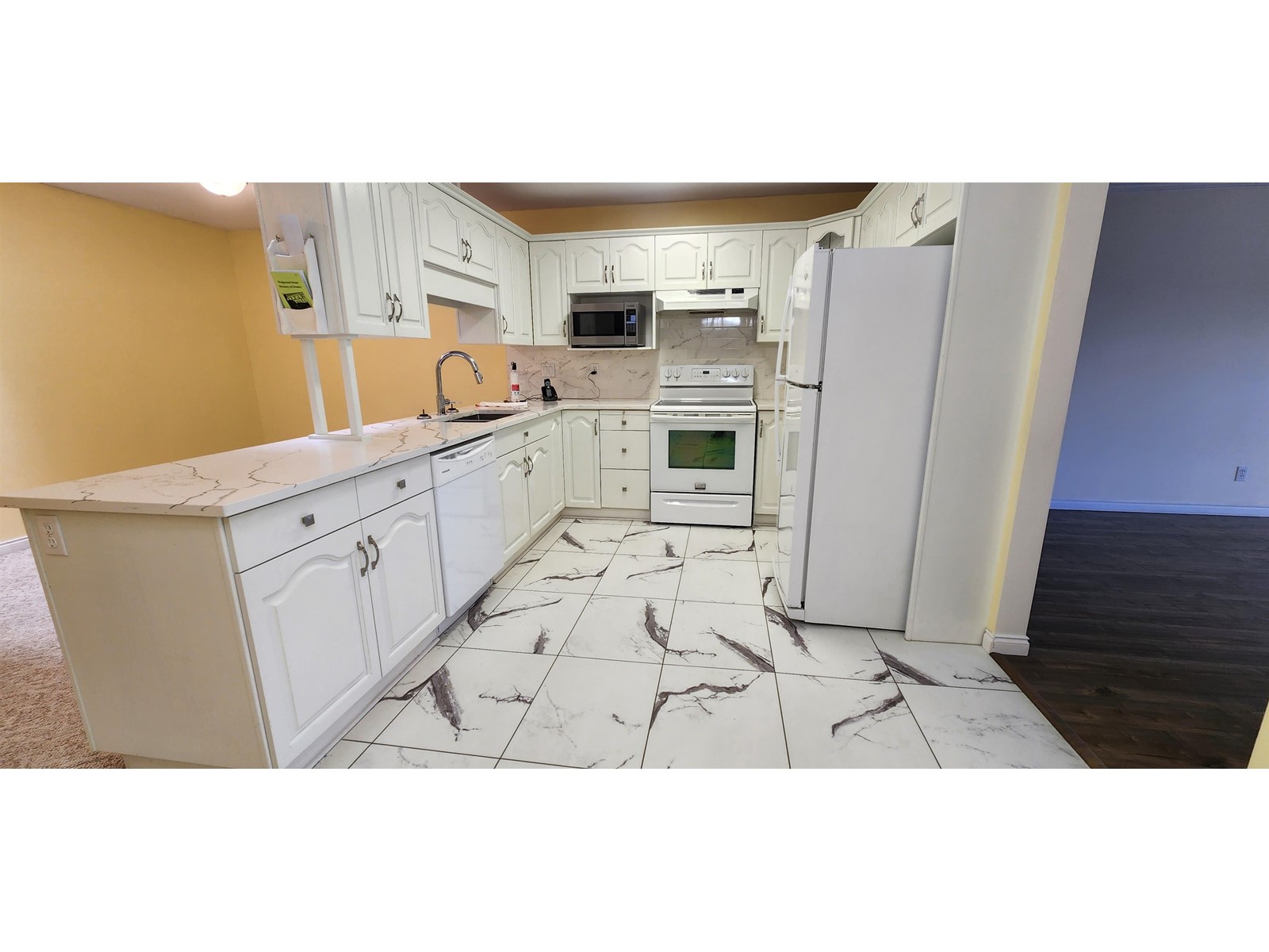411 2626 Countess Street, Abbotsford, British Columbia  V2T 2V7 - Photo 2 - R3008128