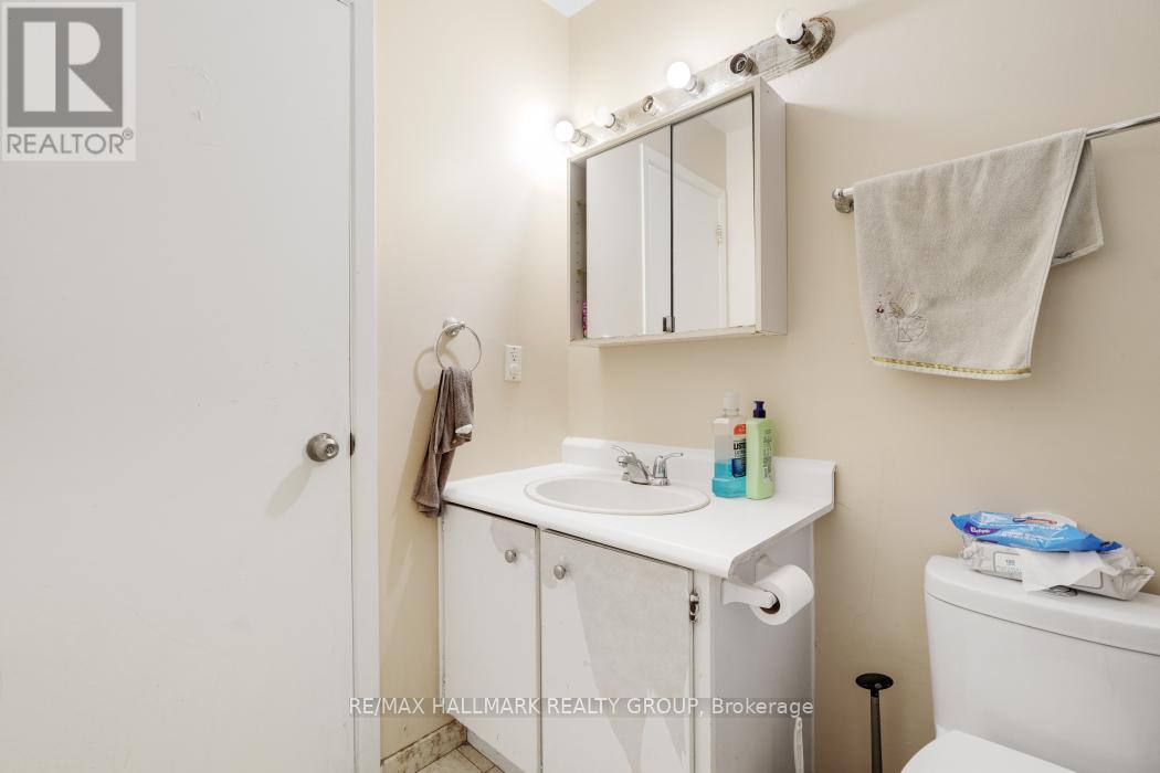 24 Erin Crescent, Ottawa, Ontario  K1V 9Z2 - Photo 17 - X12183312