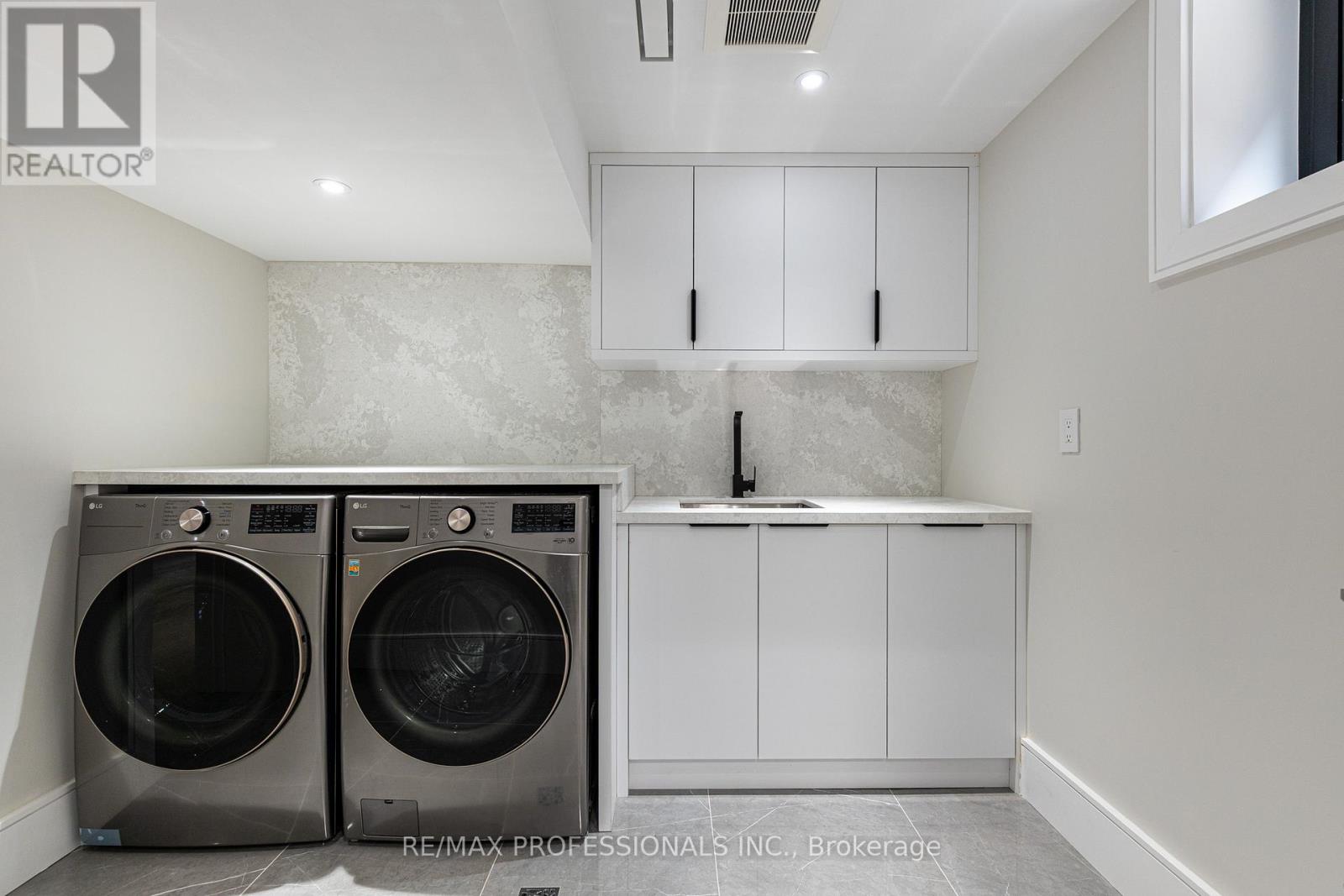 1424 Northmount Avenue, Mississauga, Ontario  L5E 1Y6 - Photo 32 - W12190658