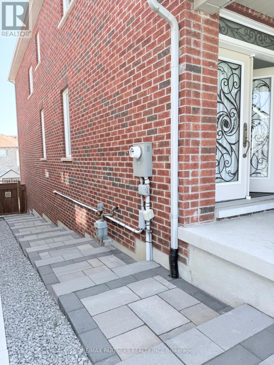 277 Mavrinac Boulevard, Aurora, Ontario  L4G 0E7 - Photo 2 - N12186042
