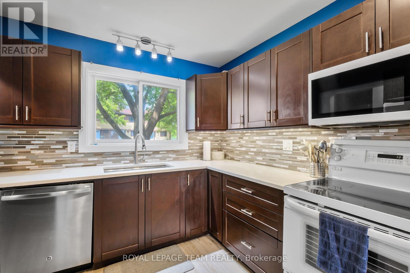 C - 65 Foxfield Drive, Ottawa, Ontario  K2J 1L7 - Photo 8 - X12190669