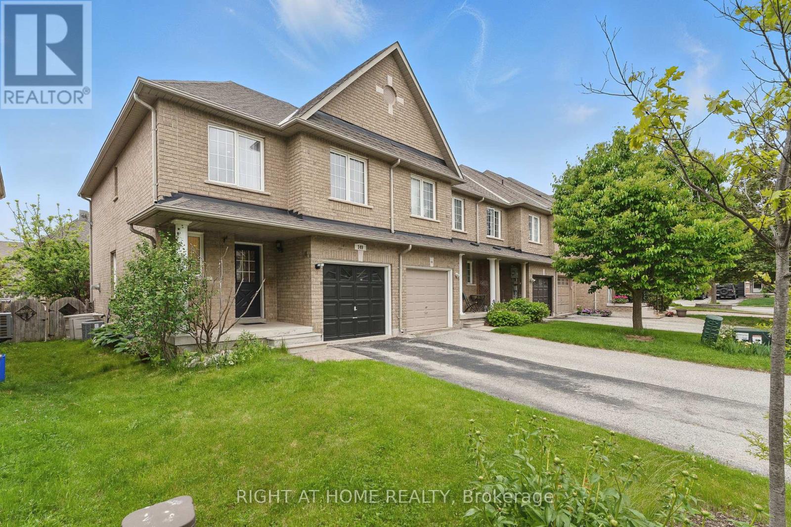 149 Coleridge Drive, Newmarket, Ontario  L3X 2T4 - Photo 2 - N12183402