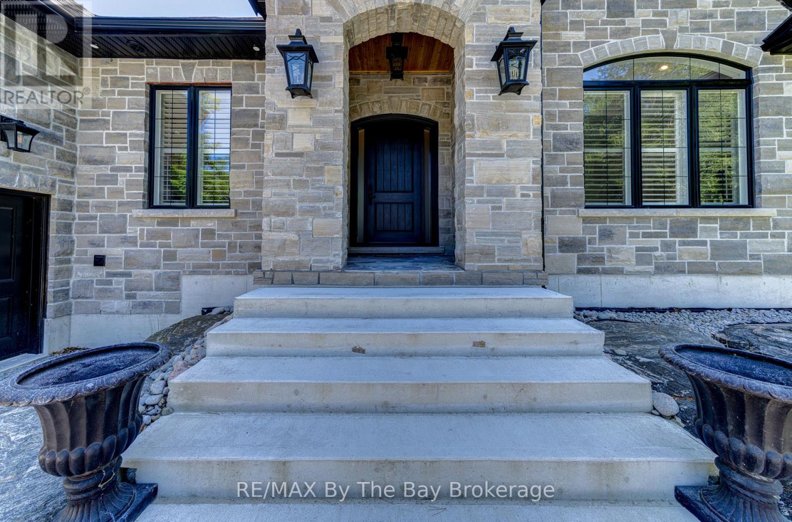 833 Eastdale Drive, Wasaga Beach, Ontario  L9Z 2R5 - Photo 5 - S12190703