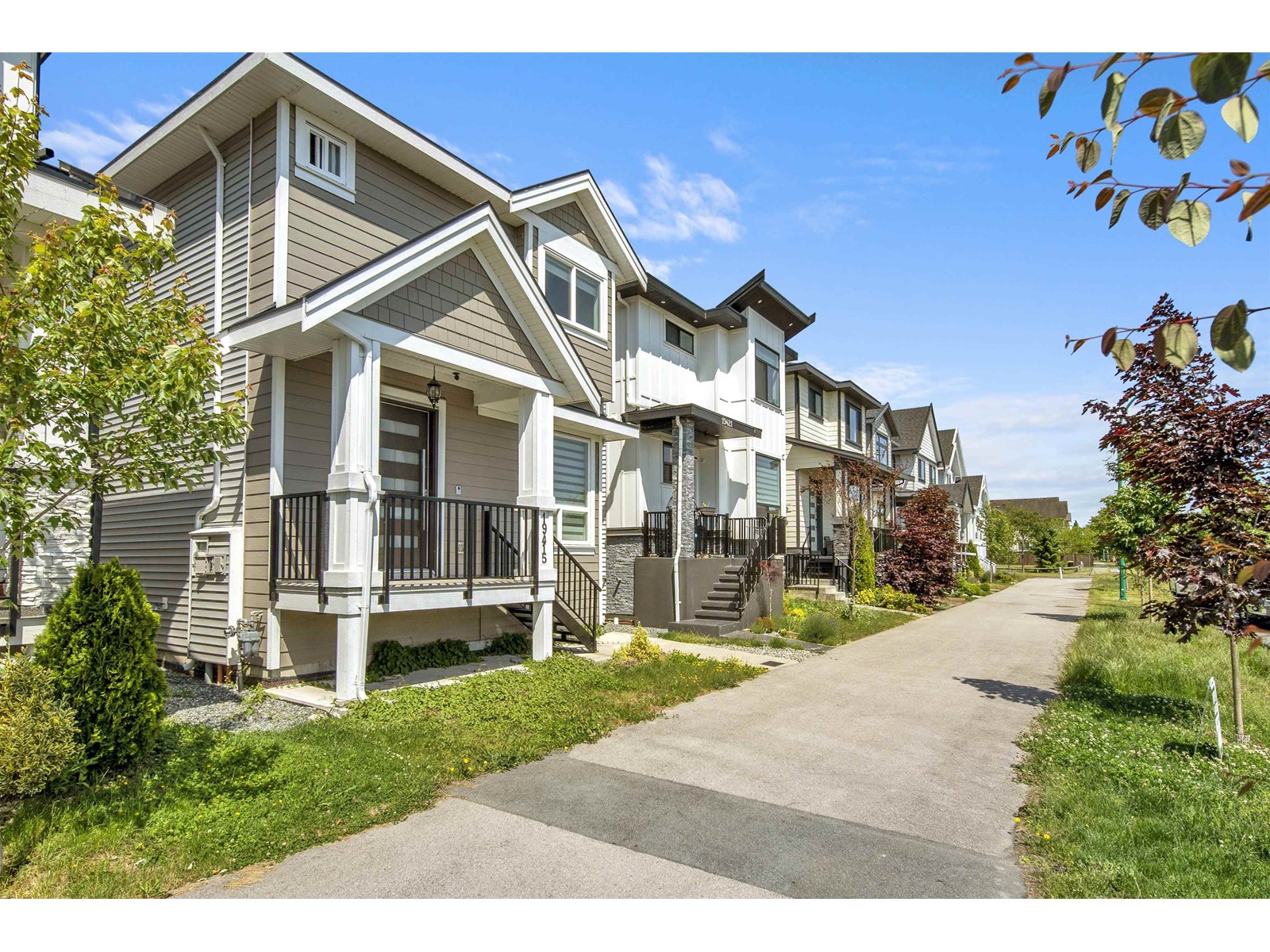19415 70 Avenue, Surrey, British Columbia  V4N 1N2 - Photo 1 - R3007553
